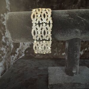 Sparkling Silver Tone Stretch Bracelet